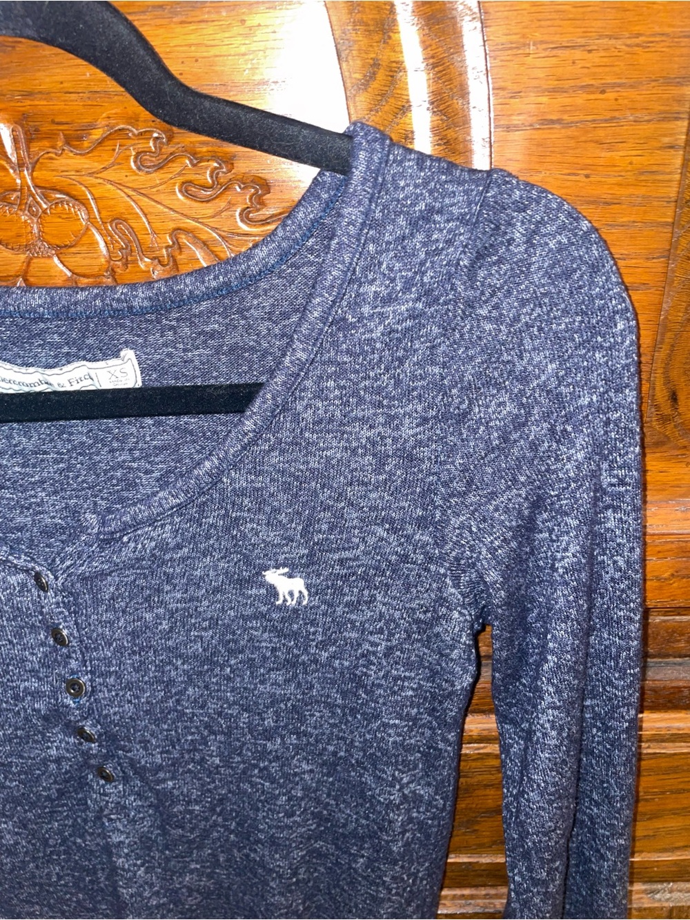 Abercrombie & Fitch Women's Long-Sleeve Henley Top in Heather Navy, XS - Picture 4 of 5
